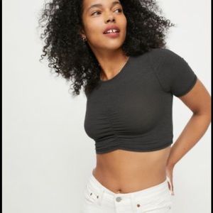 UO Kiwi Ruched Cropped Top - Charcoal Grey